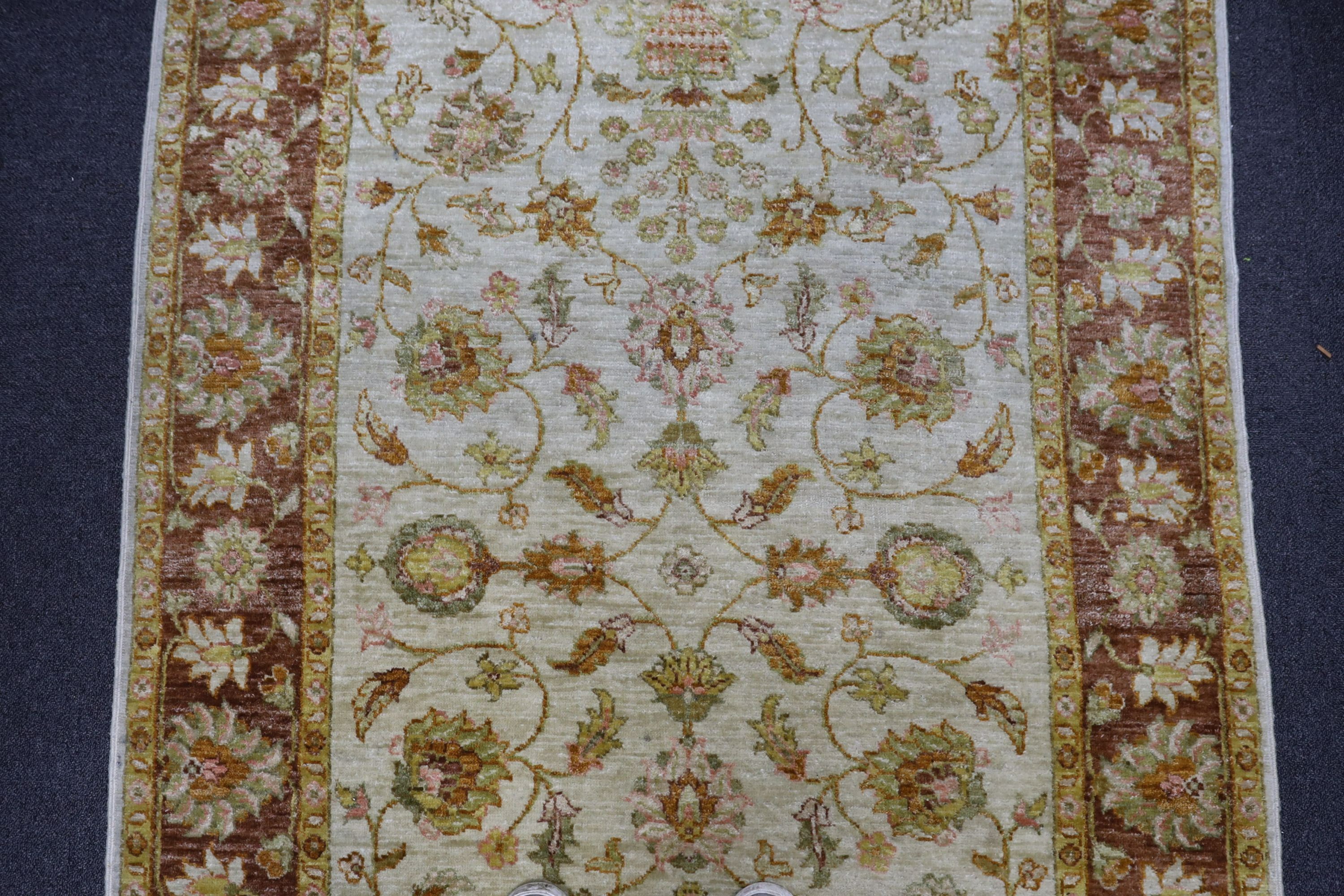 A Ziegler style ivory ground rug, 188 x 122cm